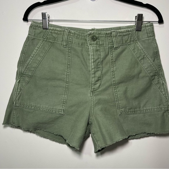Gap women’s olive green utility pockets summer high waisted shorts in size US 8 - Picture 3 of 9